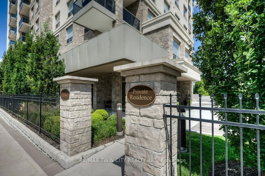 223 Erb. Street W 205, Waterloo, On N2l 0b3
