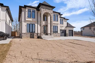 Detached in Amherstburg