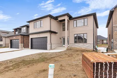 Detached in Amherstburg