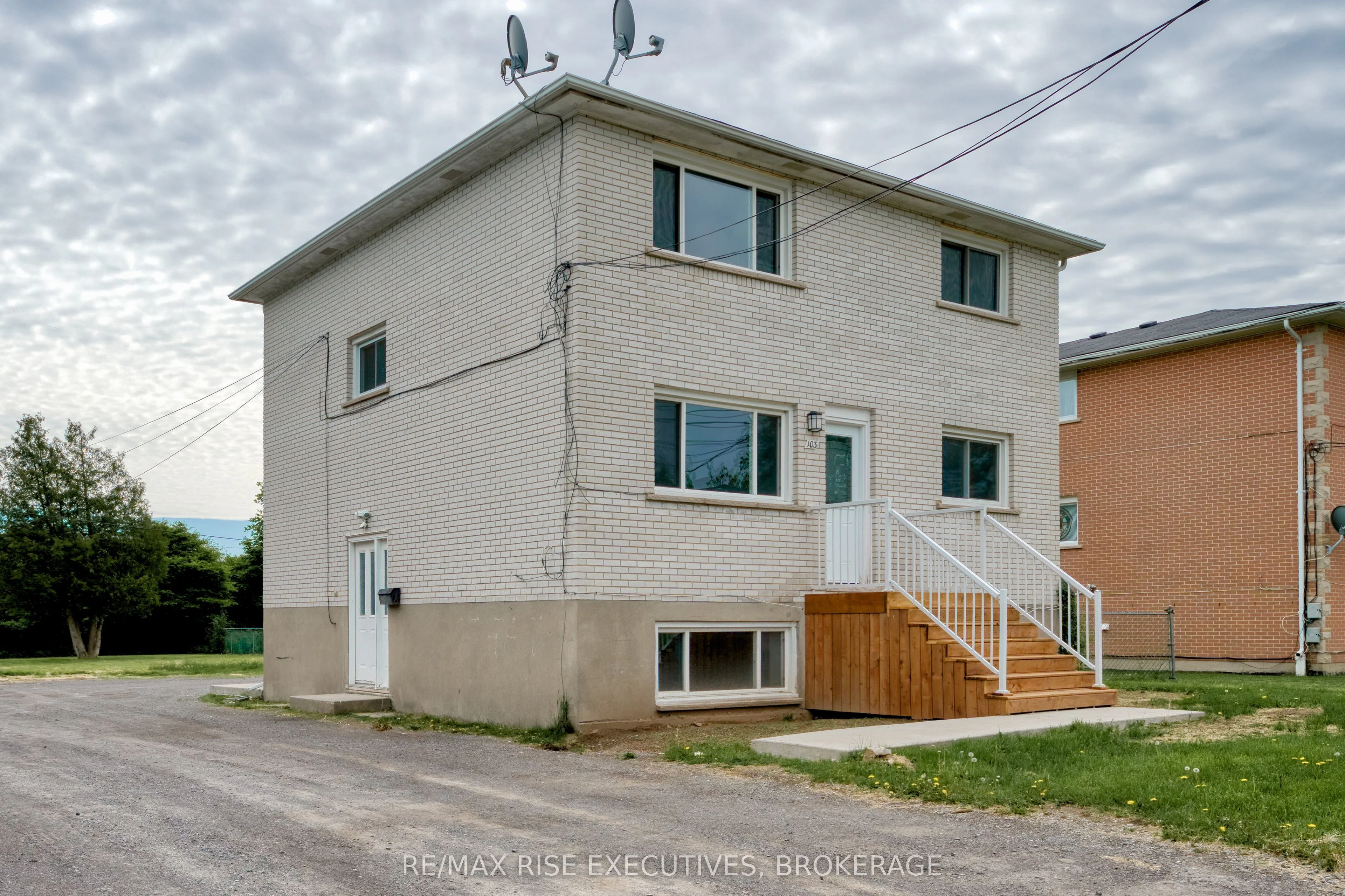 103 Day Street 1, Kingston, On K7k 4y3