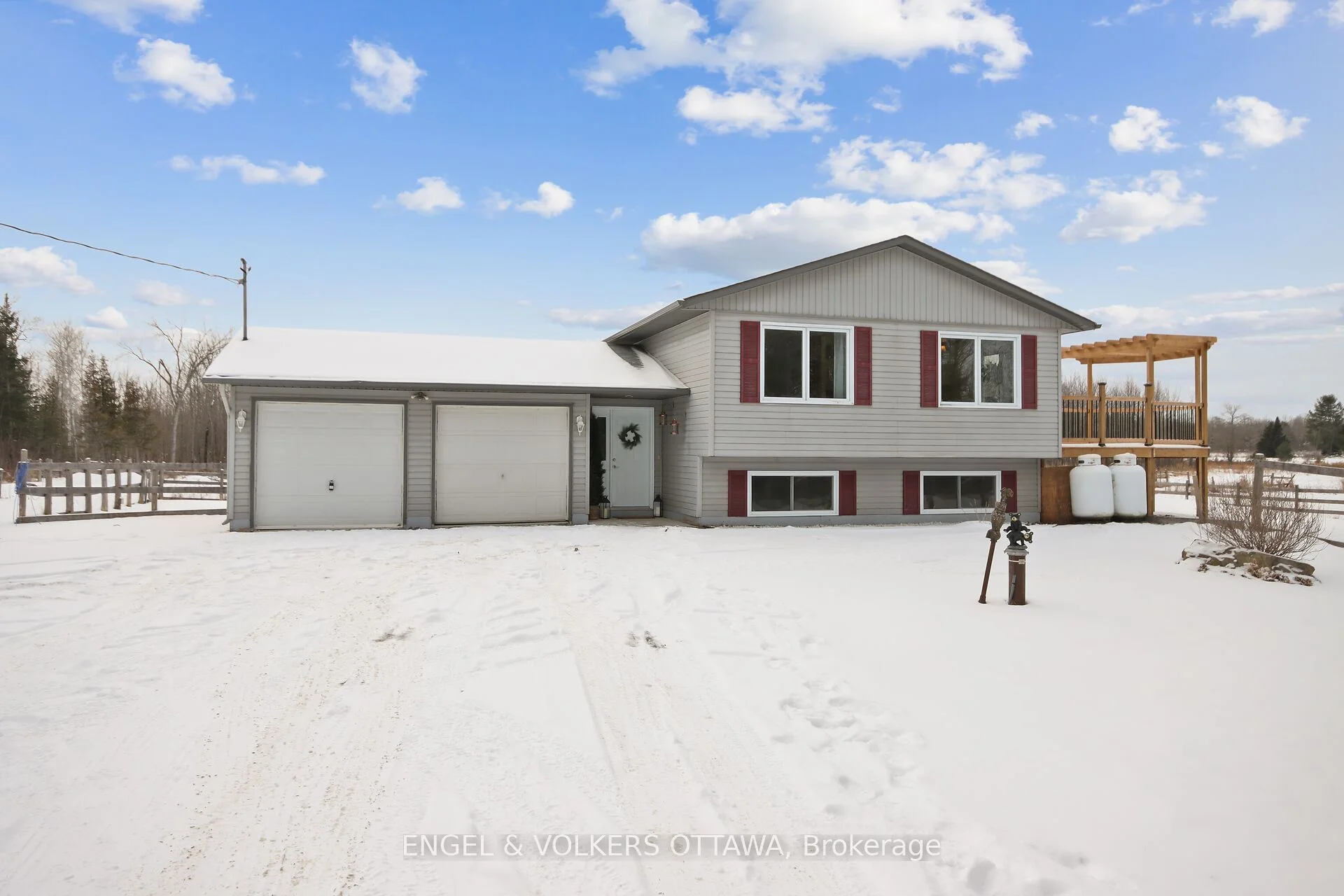 Detached in Beckwith
