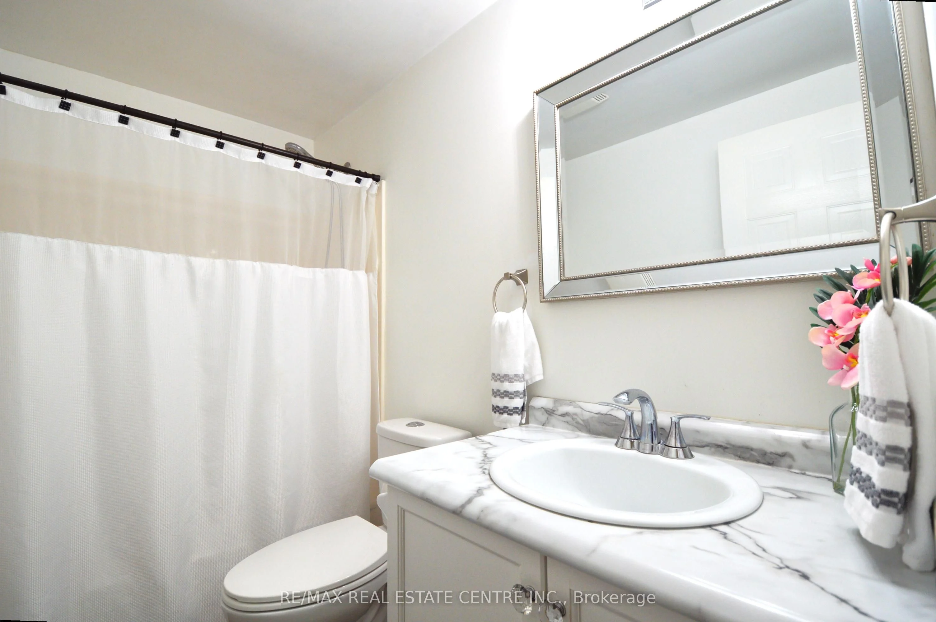 30 Imperial Road 76, Guelph, ON N1K 1Y4