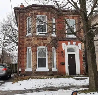 Detached in Brantford