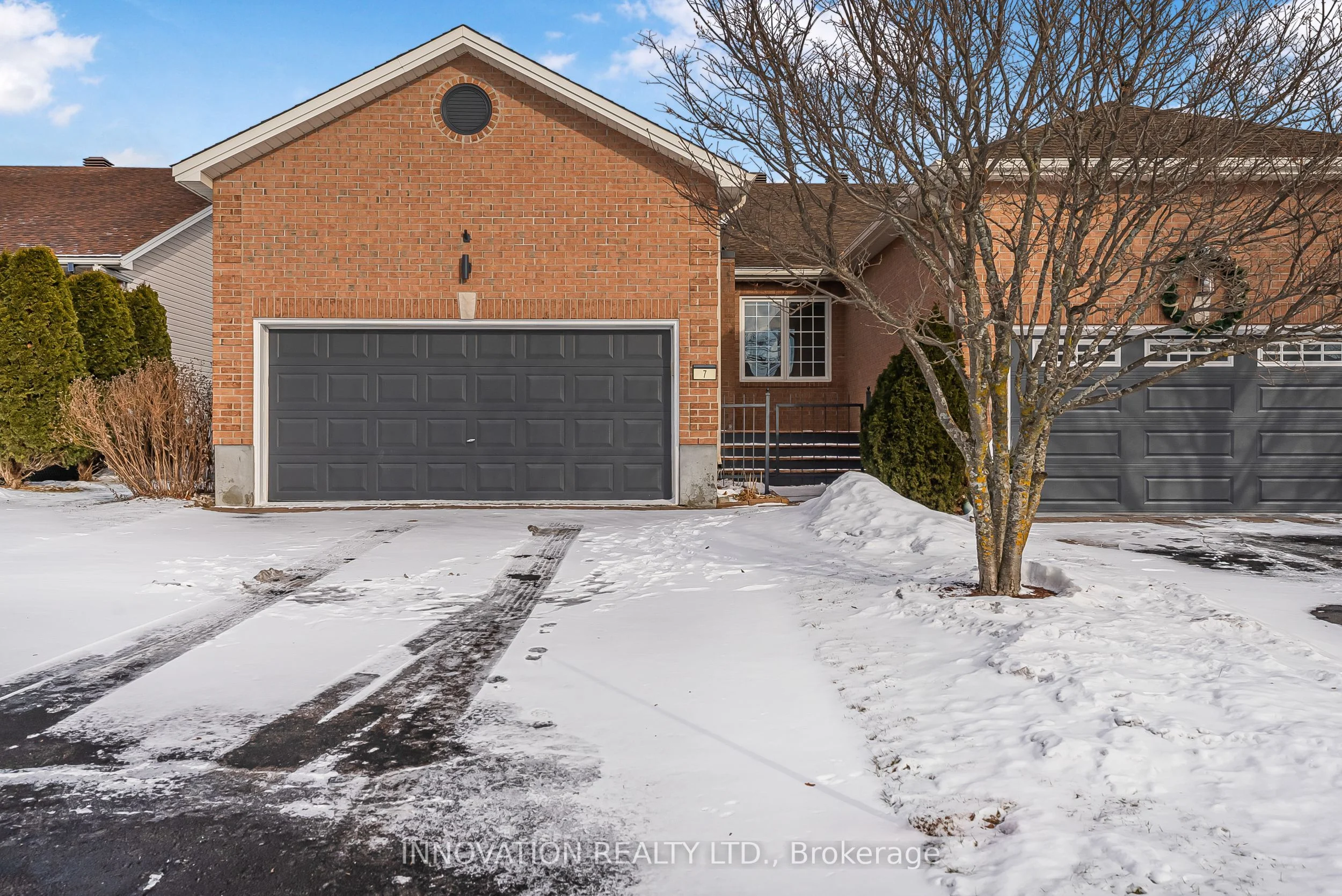 Att/Row/Townhouse in Stittsville - Munster - Richmond