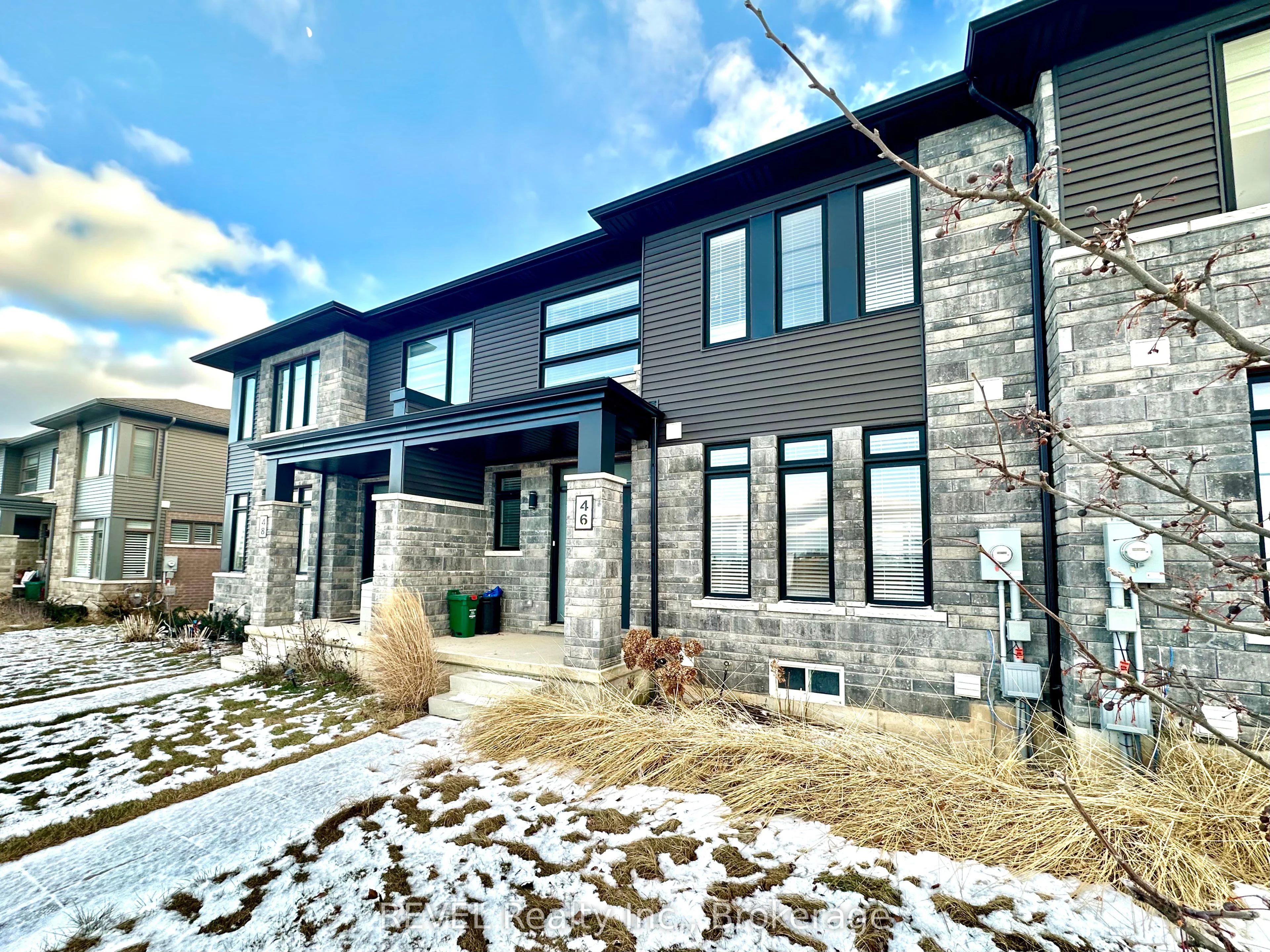 Att/Row/Townhouse in Pelham