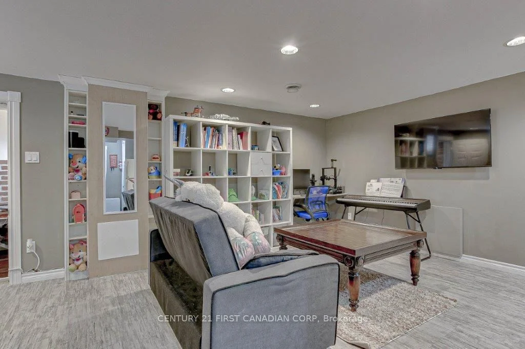 14 Madeira Drive, London East, ON N5V 2M2