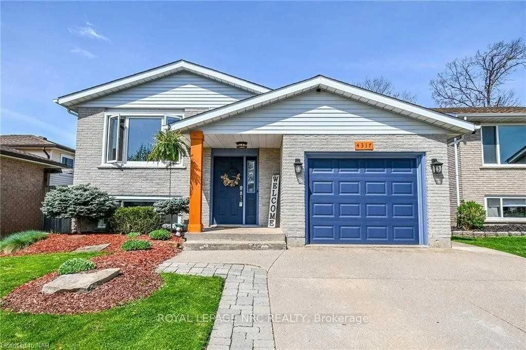 Detached in Niagara Falls