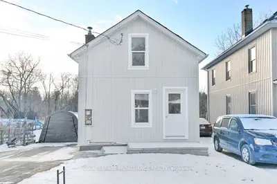 Detached in Marmora and Lake