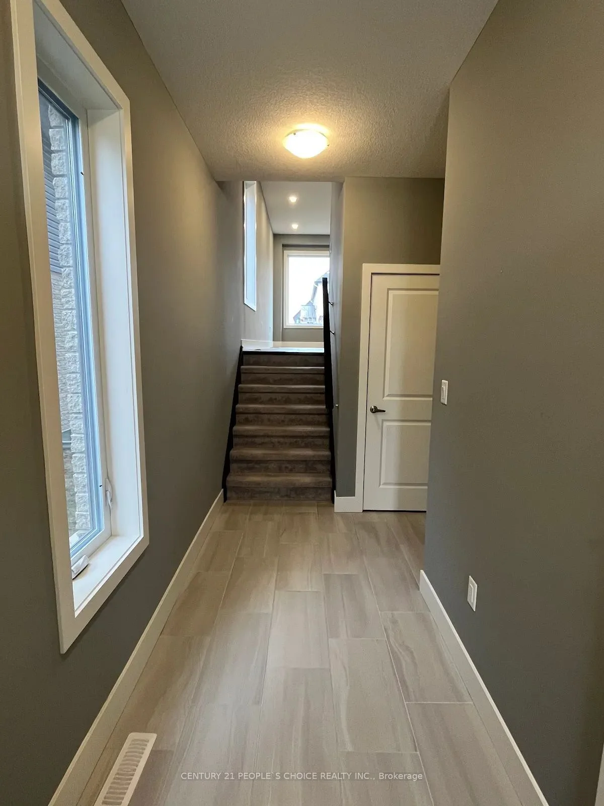 429 Edgevalley Road, London East, On N5v 0c2