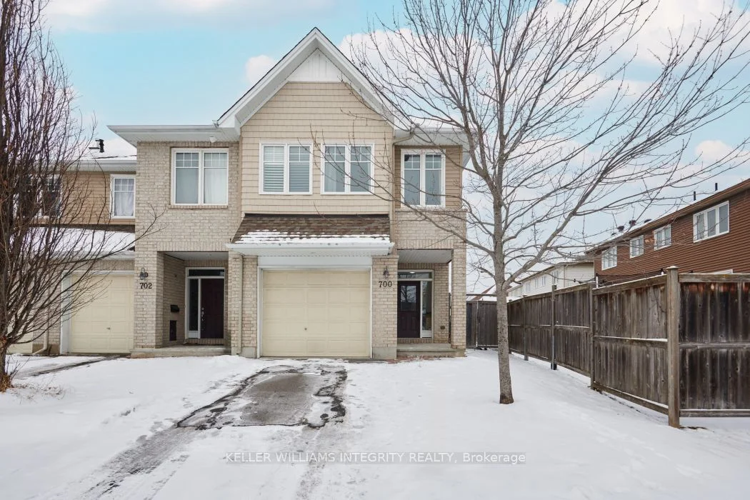 Att/Row/Townhouse in Blossom Park - Airport and Area