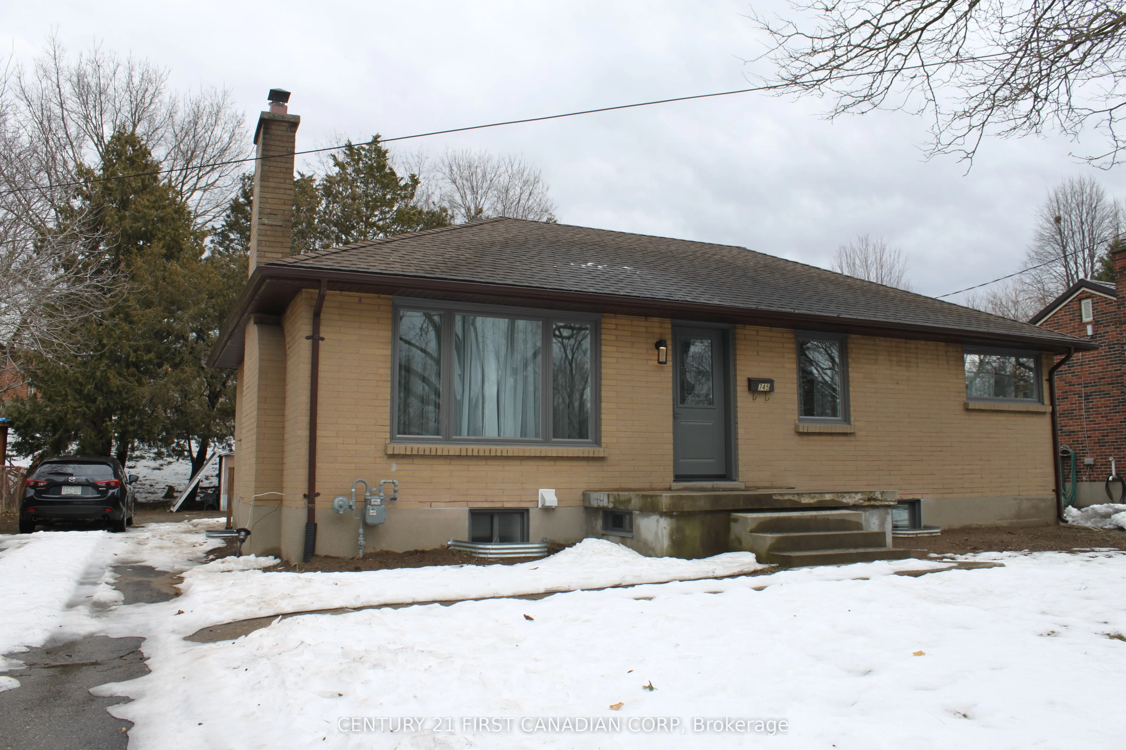 745 Leroy Avenue Lower, London East, On N5y 4g6