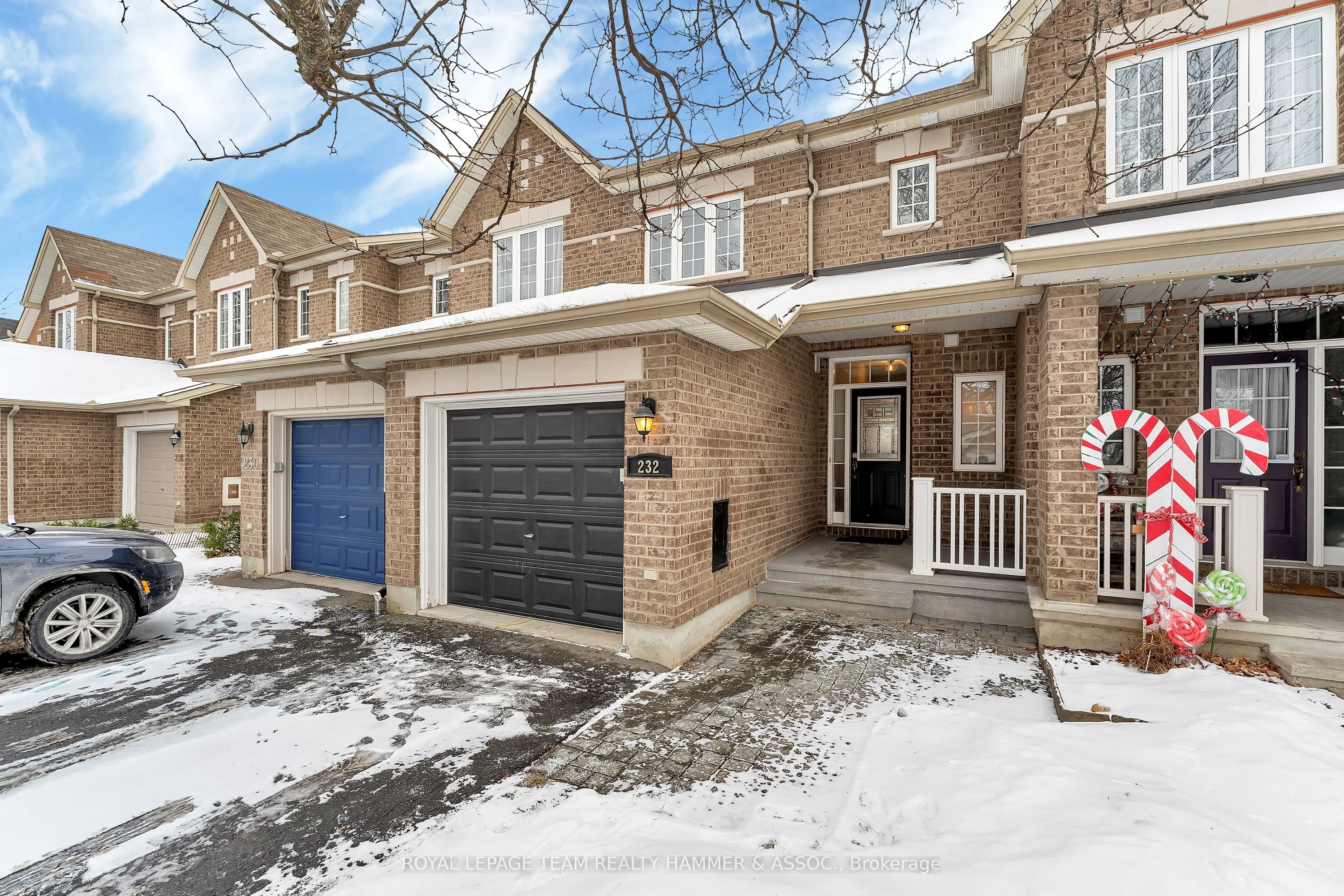 Att/Row/Townhouse in Blossom Park - Airport and Area