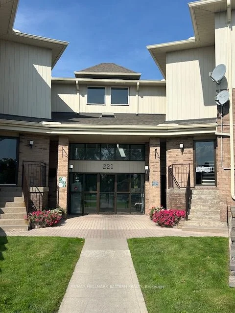 Condo Townhouse in Belleville