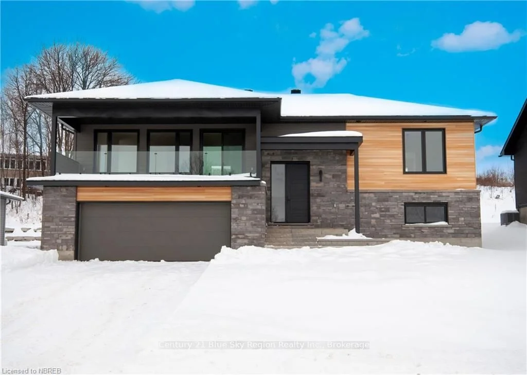 Detached in North Bay
