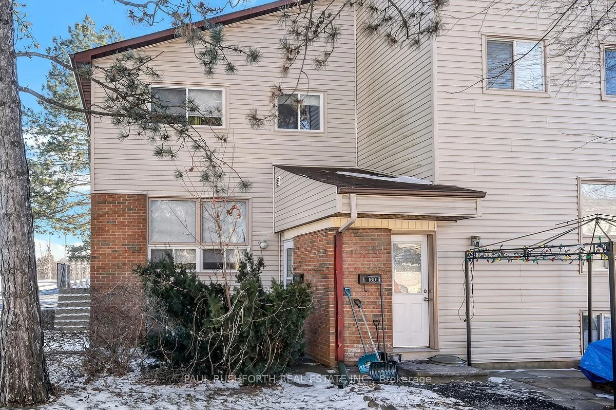 Condo Townhouse in Bells Corners and South to Fallowfield