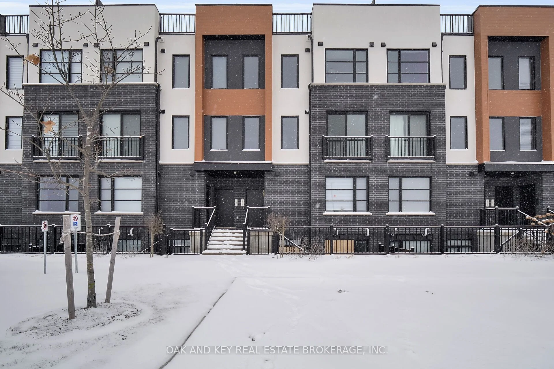 Condo Townhouse in London South