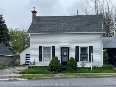 Detached in Deseronto