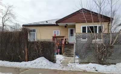 Detached in North Bay
