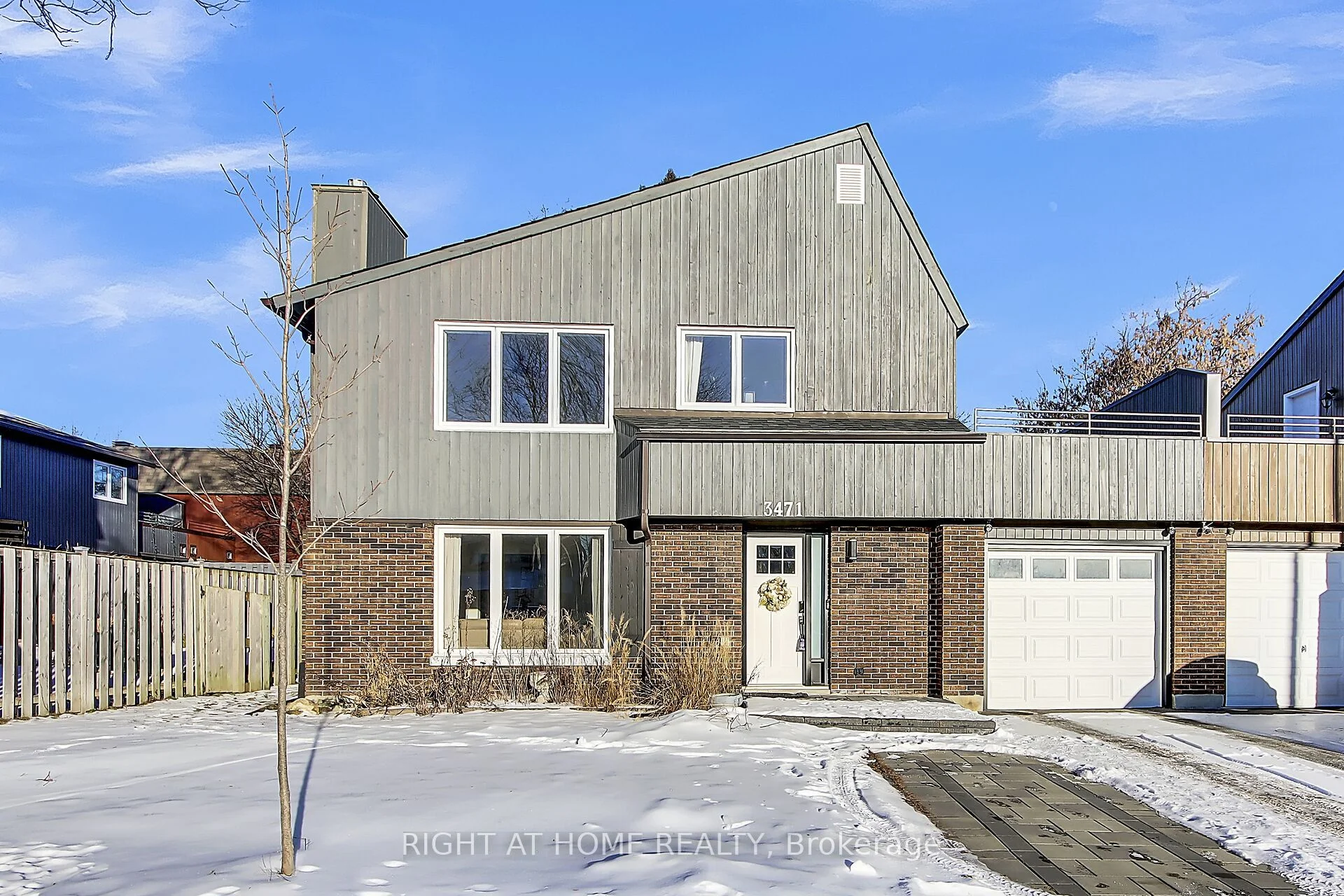 Att/Row/Townhouse in Hunt Club - Windsor Park Village and Area