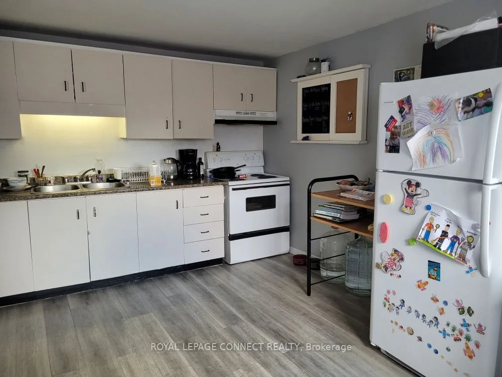 Detached in Centre Hastings