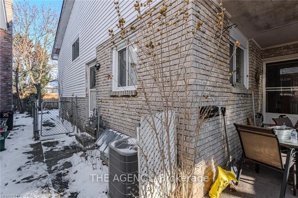 30 Autumn Road, Brantford, ON N3R 7B2