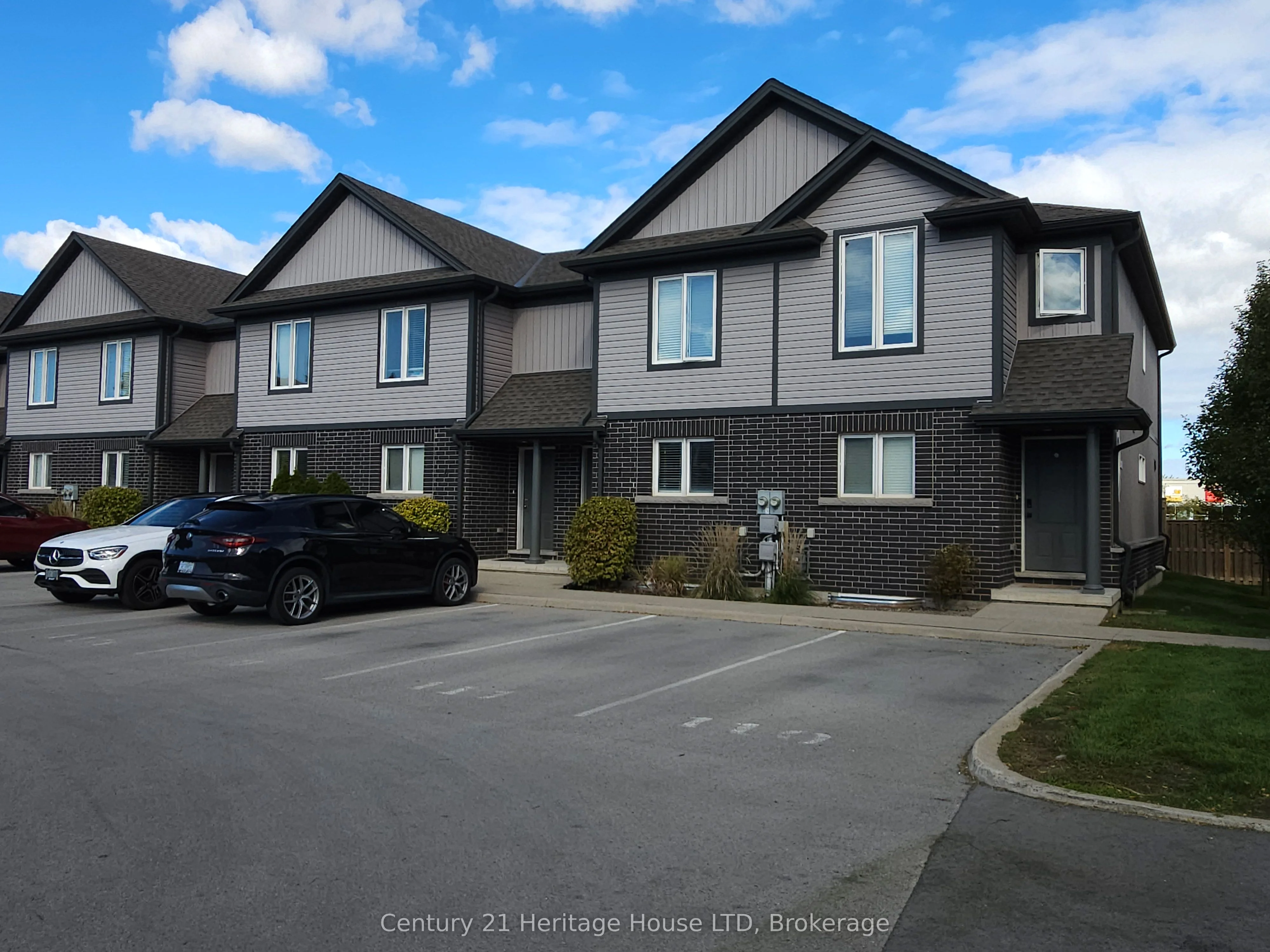 Condo Townhouse in Niagara Falls