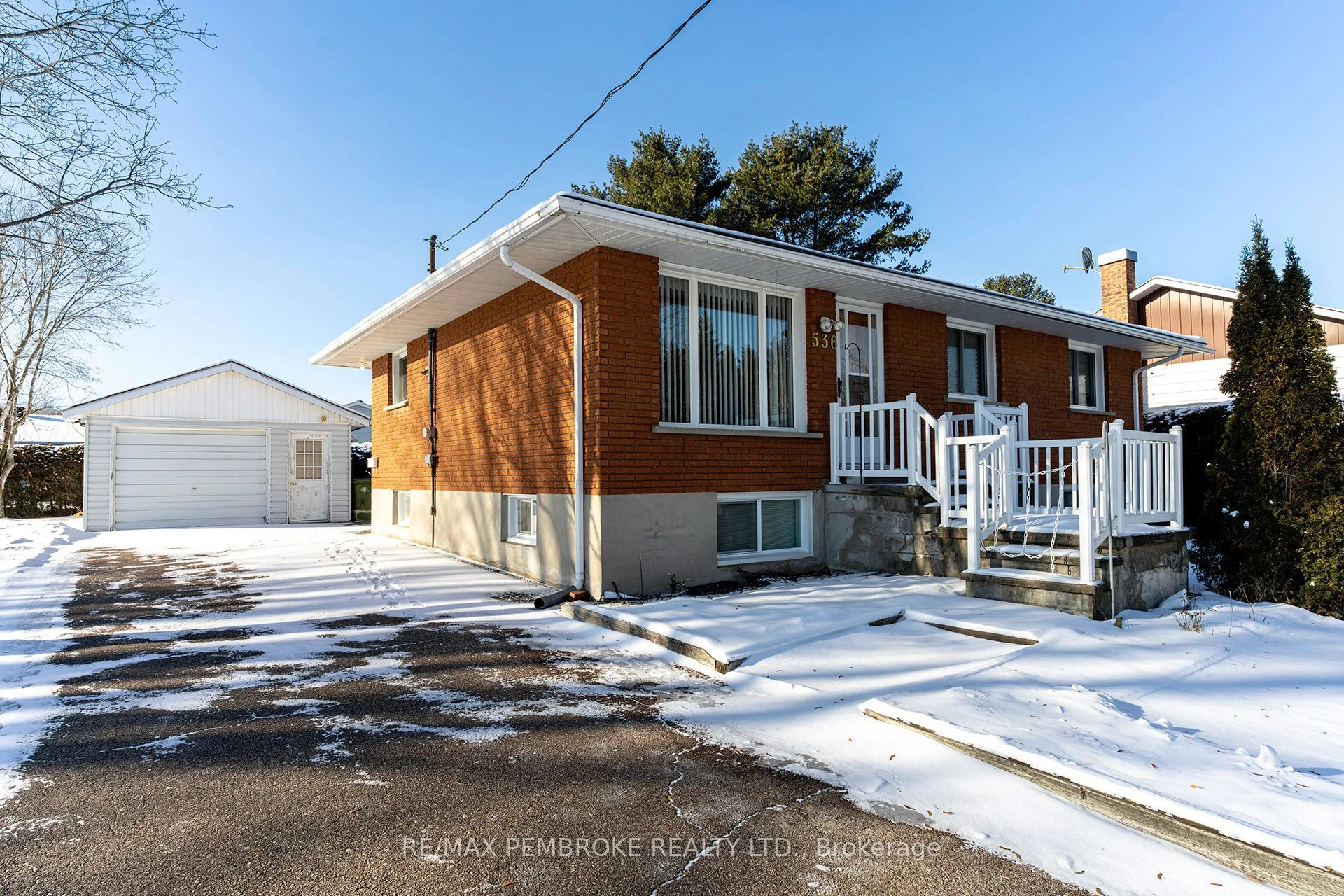 Detached in Laurentian Valley