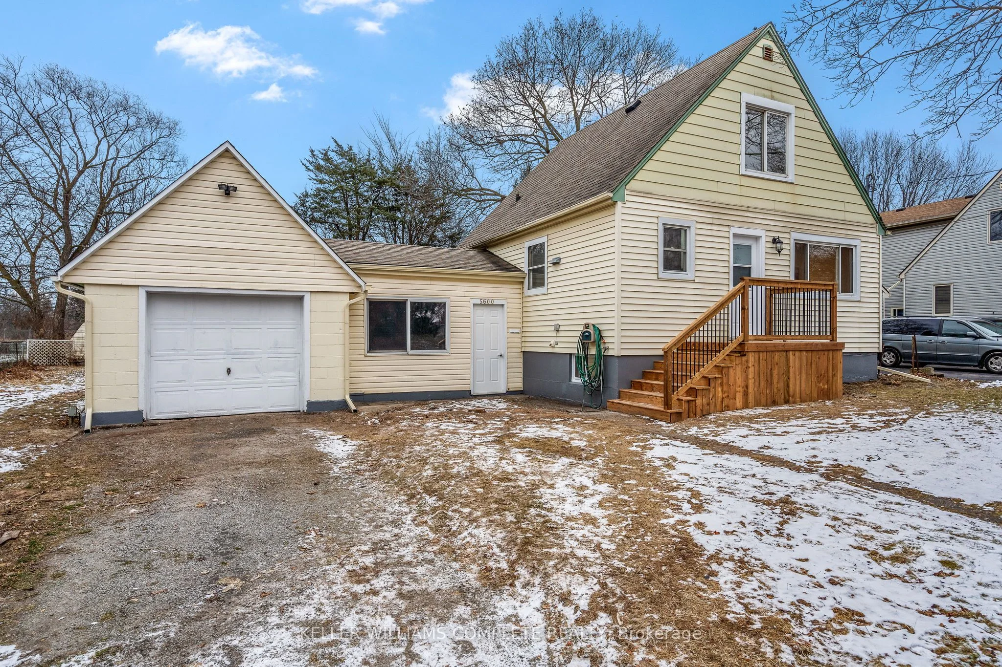 Detached in Niagara Falls