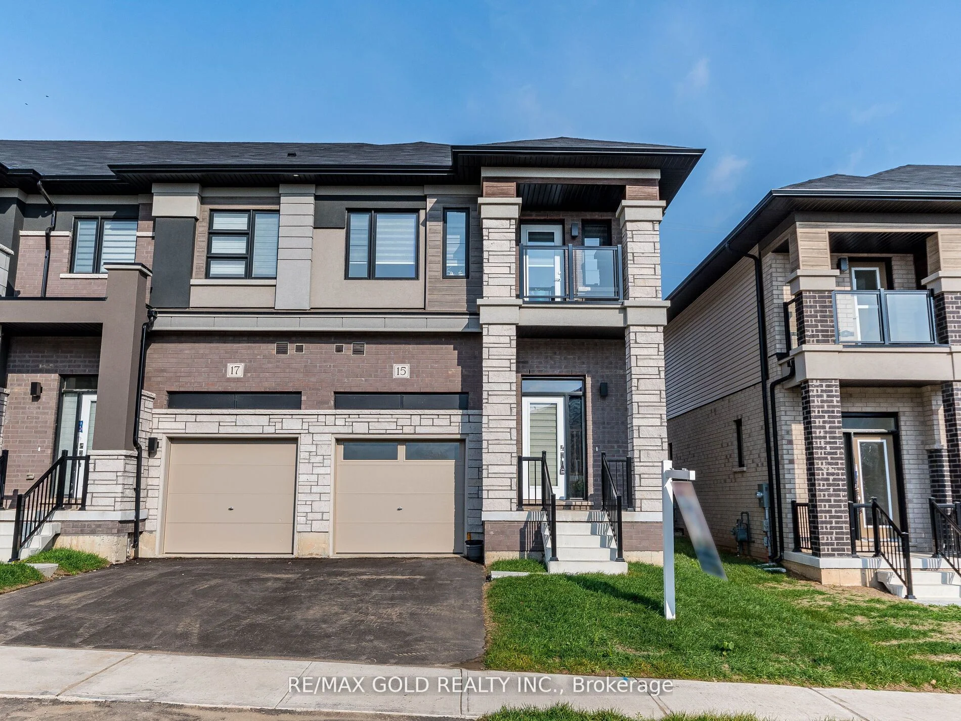 Att/Row/Townhouse in Brant