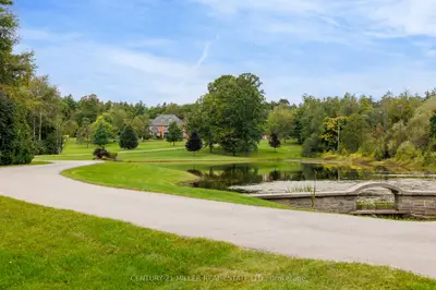 Detached in Puslinch