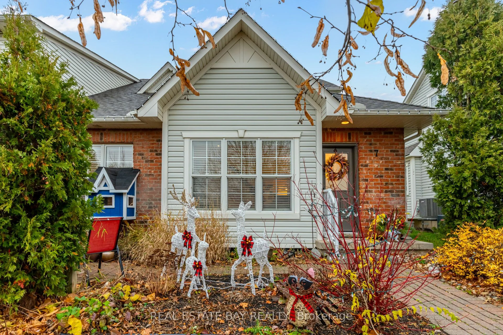 Condo Townhouse in Hamilton