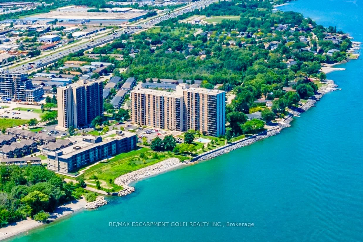 Condo Apartment in Hamilton