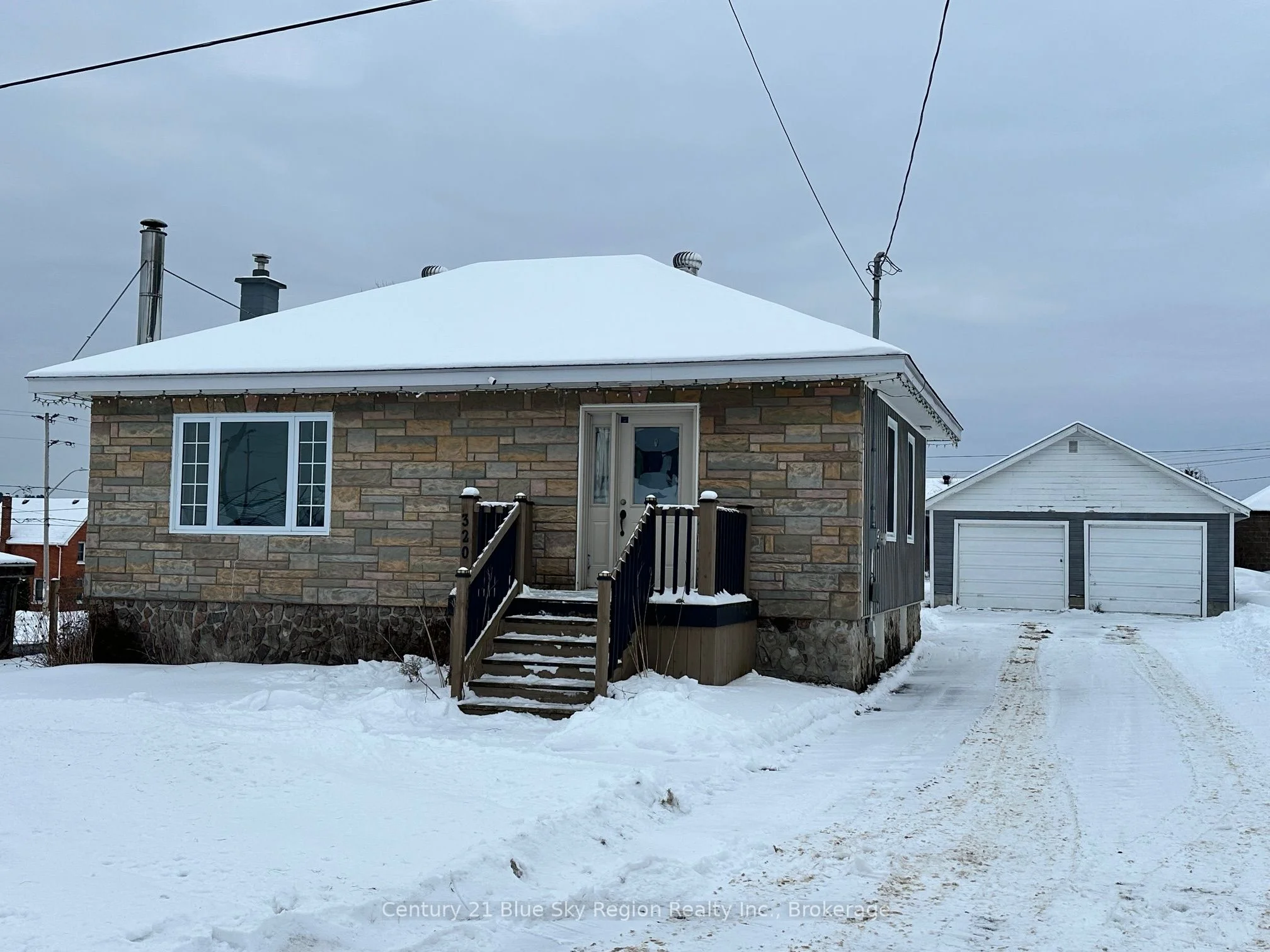 Detached in Mattawa