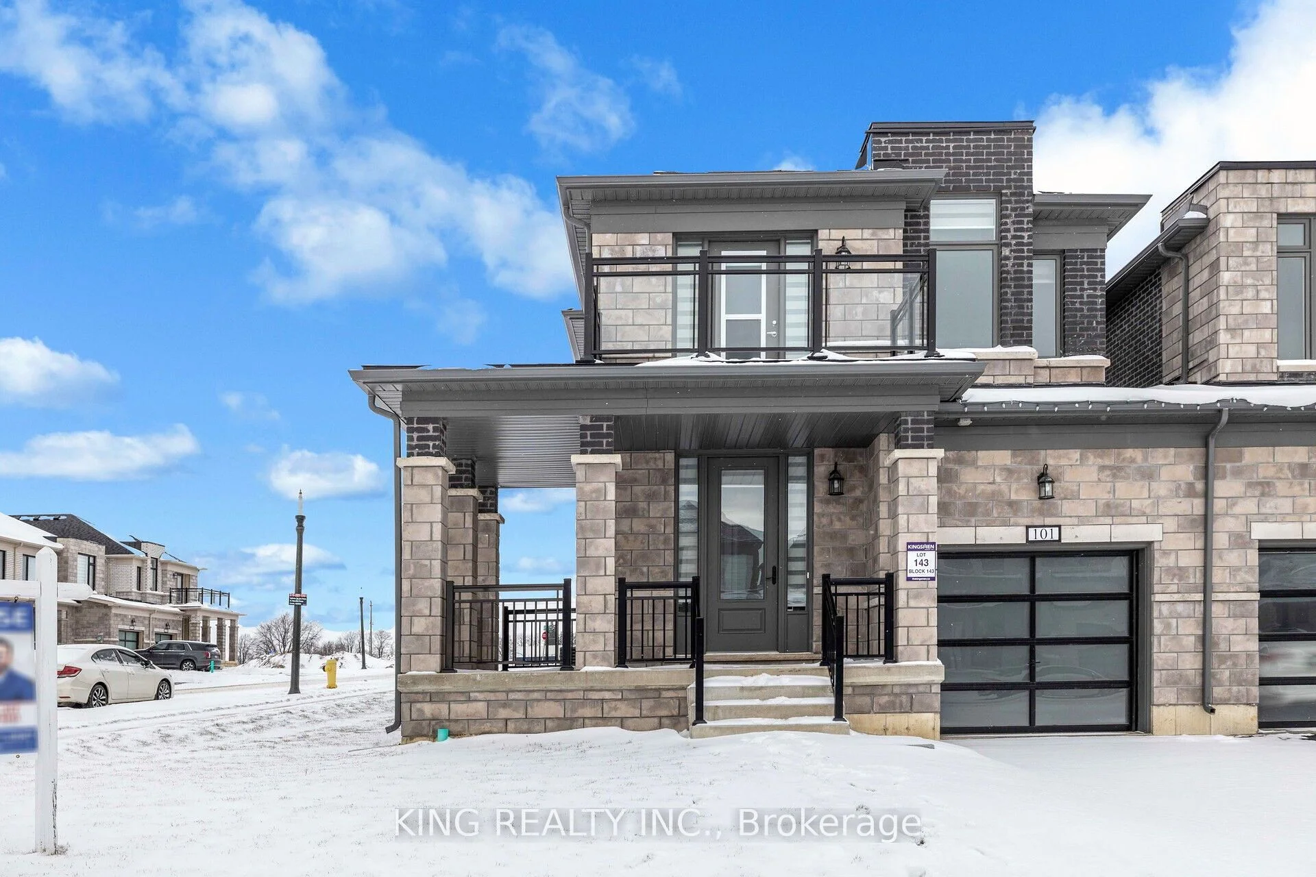 Att/Row/Townhouse in Woodstock