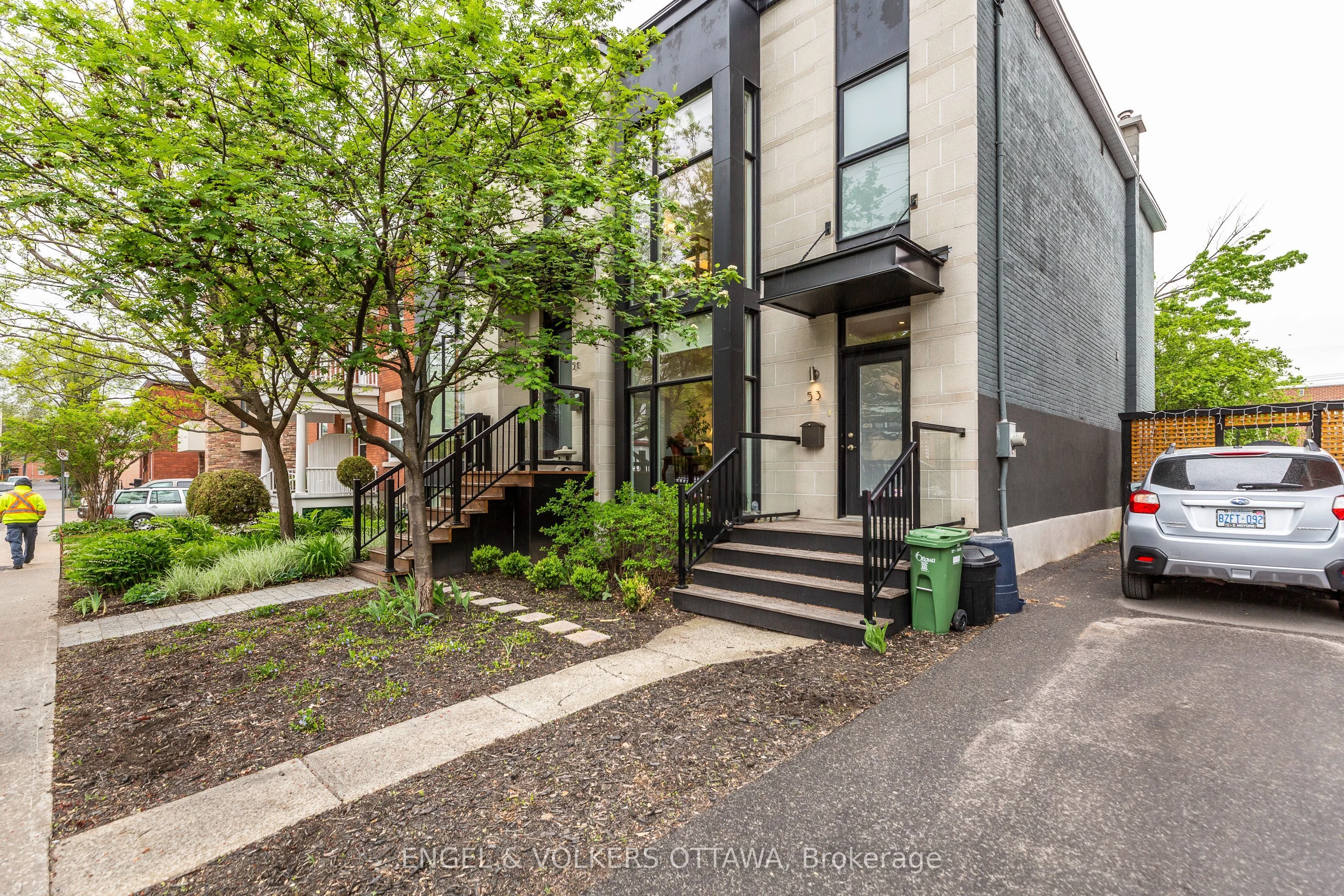 Semi-Detached in New Edinburgh - Lindenlea