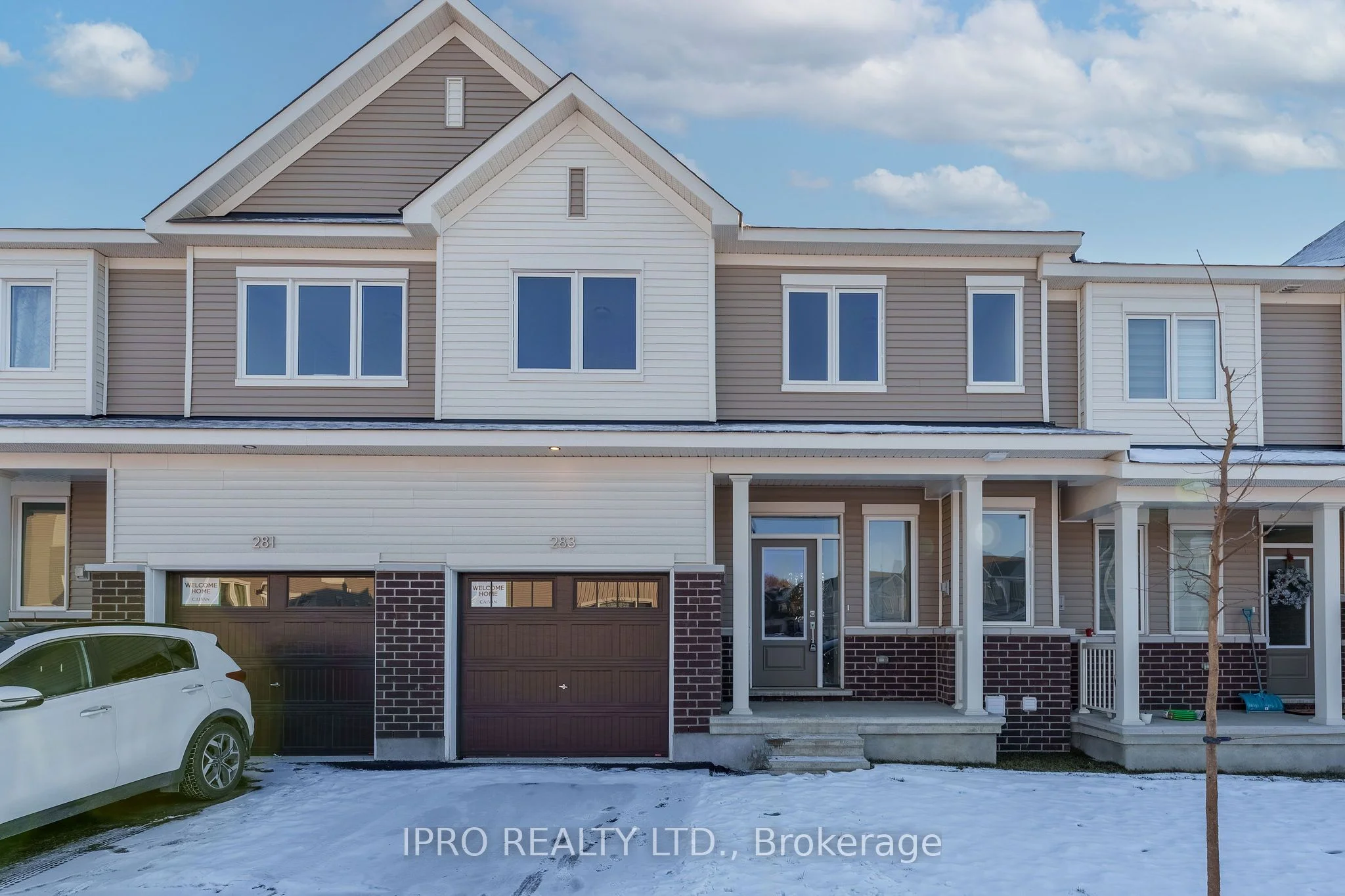 Att/Row/Townhouse in Orleans - Convent Glen and Area