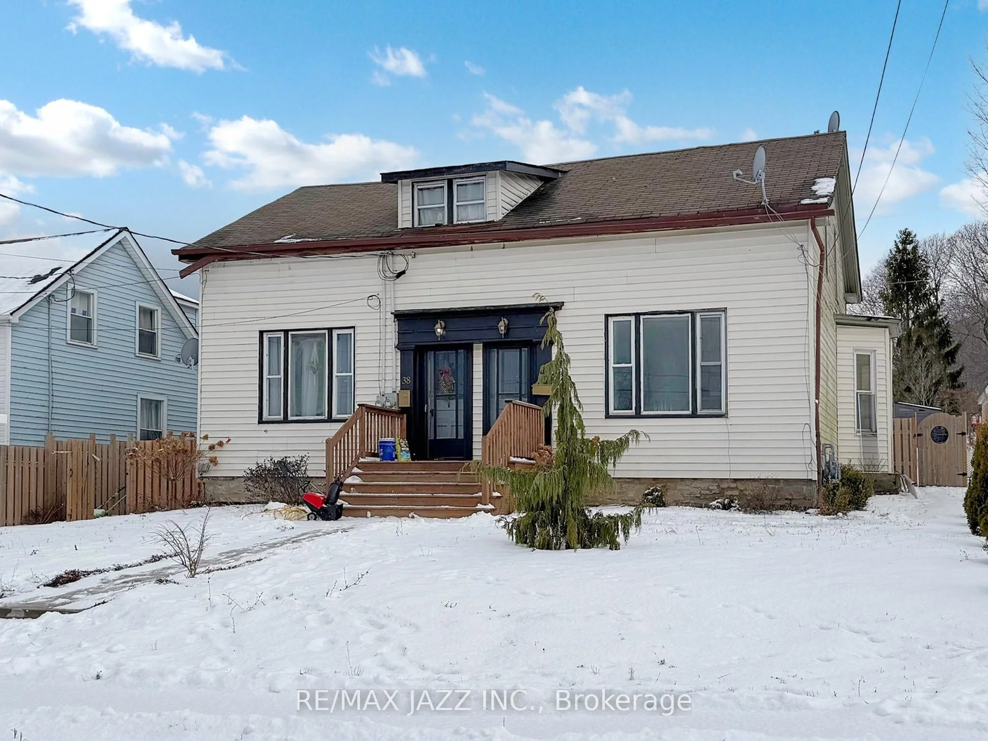 36-38 Smith Street, Port Hope, On L1a 3a4