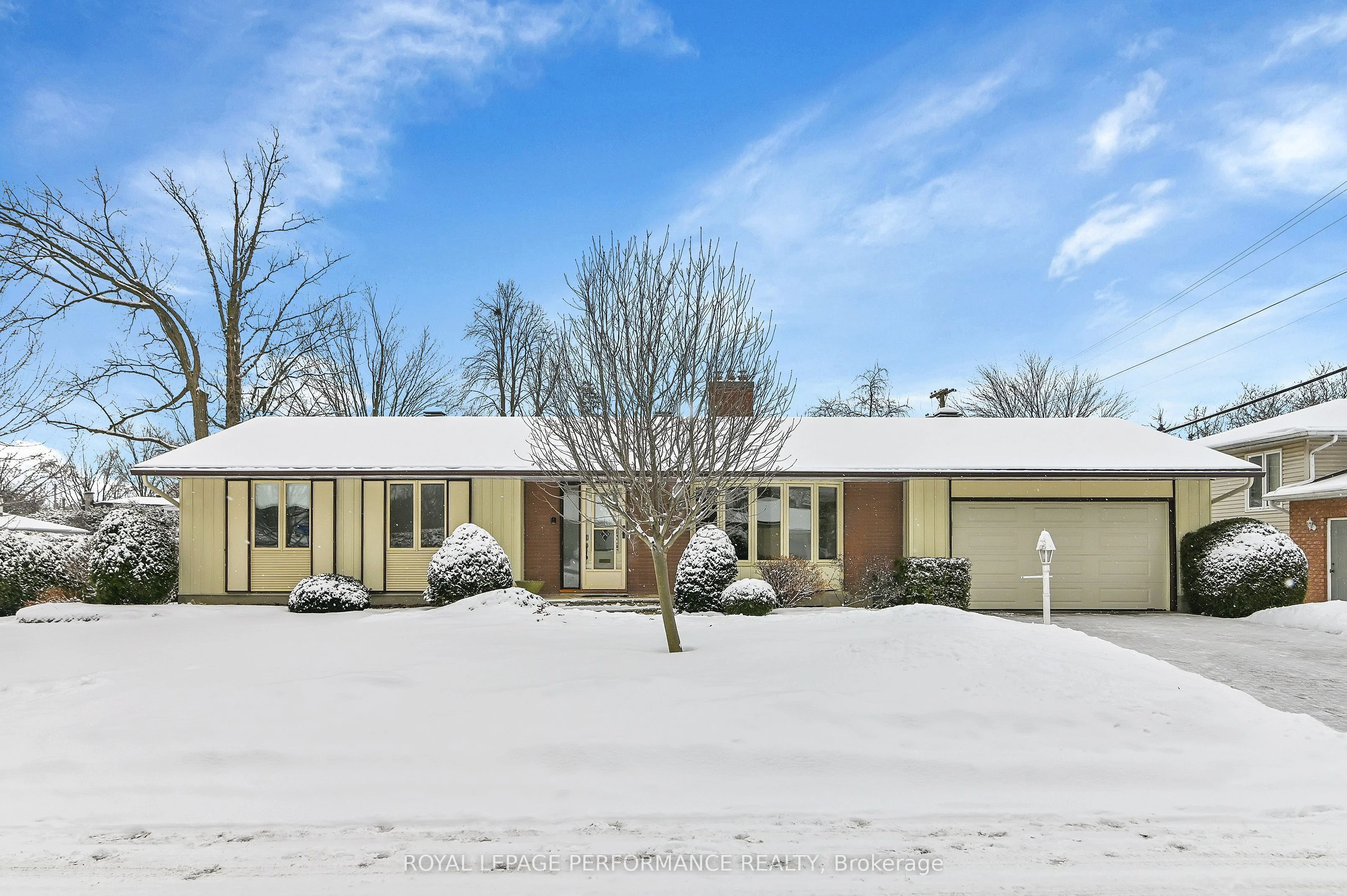 Detached in Billings Bridge - Riverside Park and Area