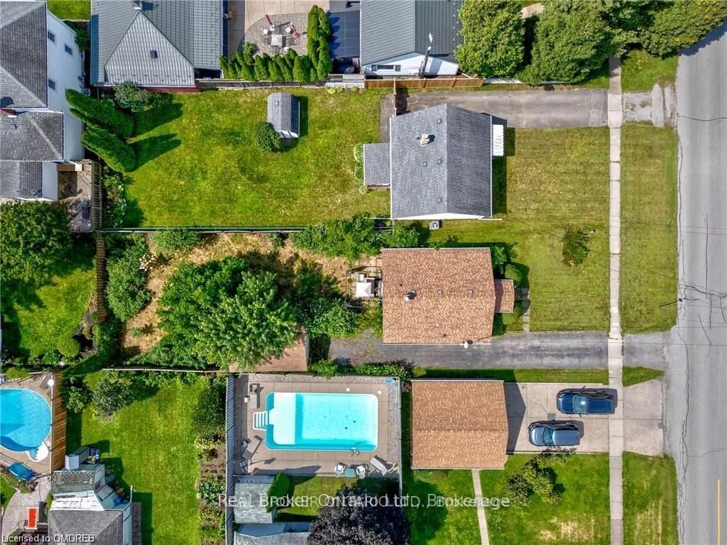 Detached in Niagara Falls