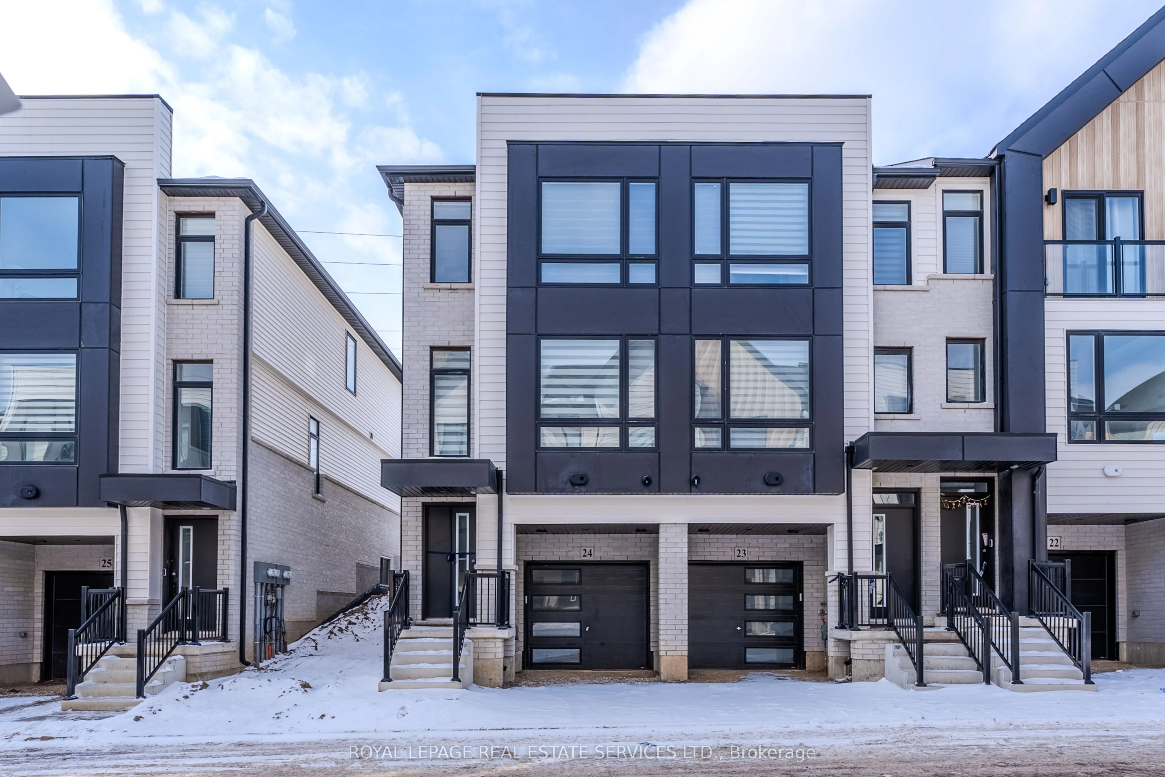 Att/Row/Townhouse in Brant