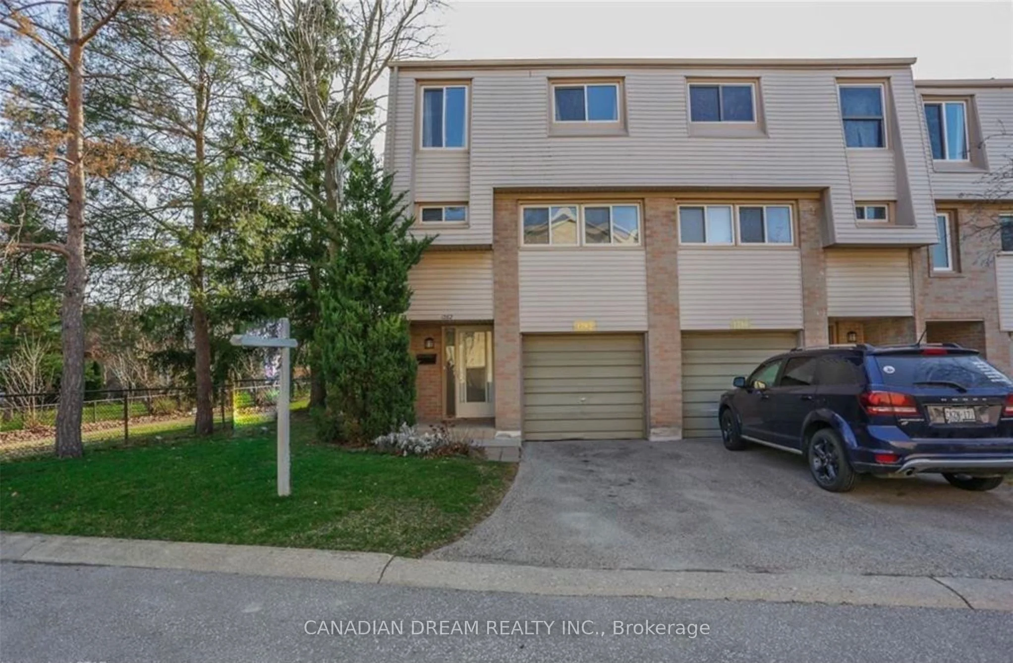 Condo Townhouse in London North