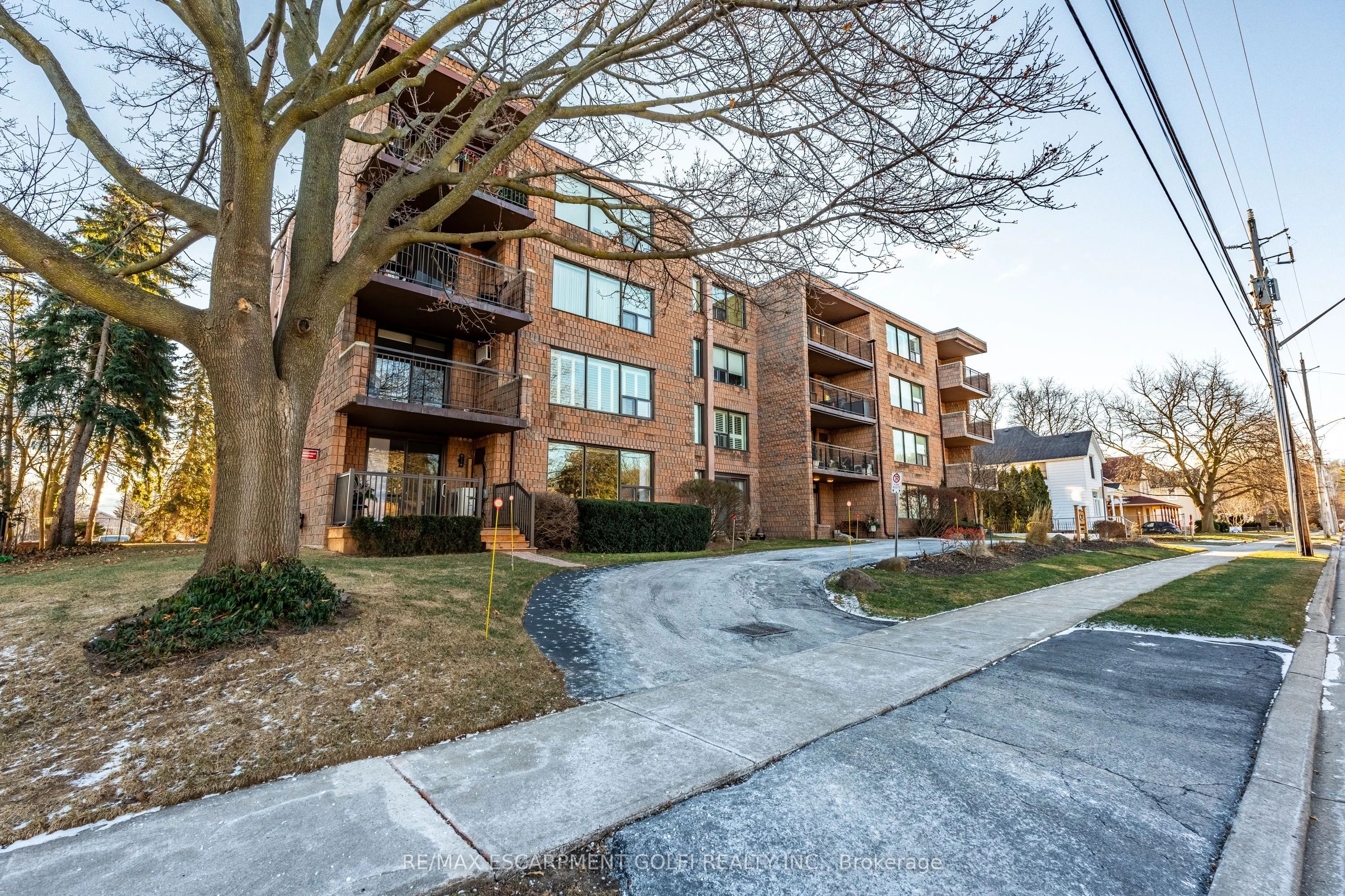 Condo Apartment in Grimsby