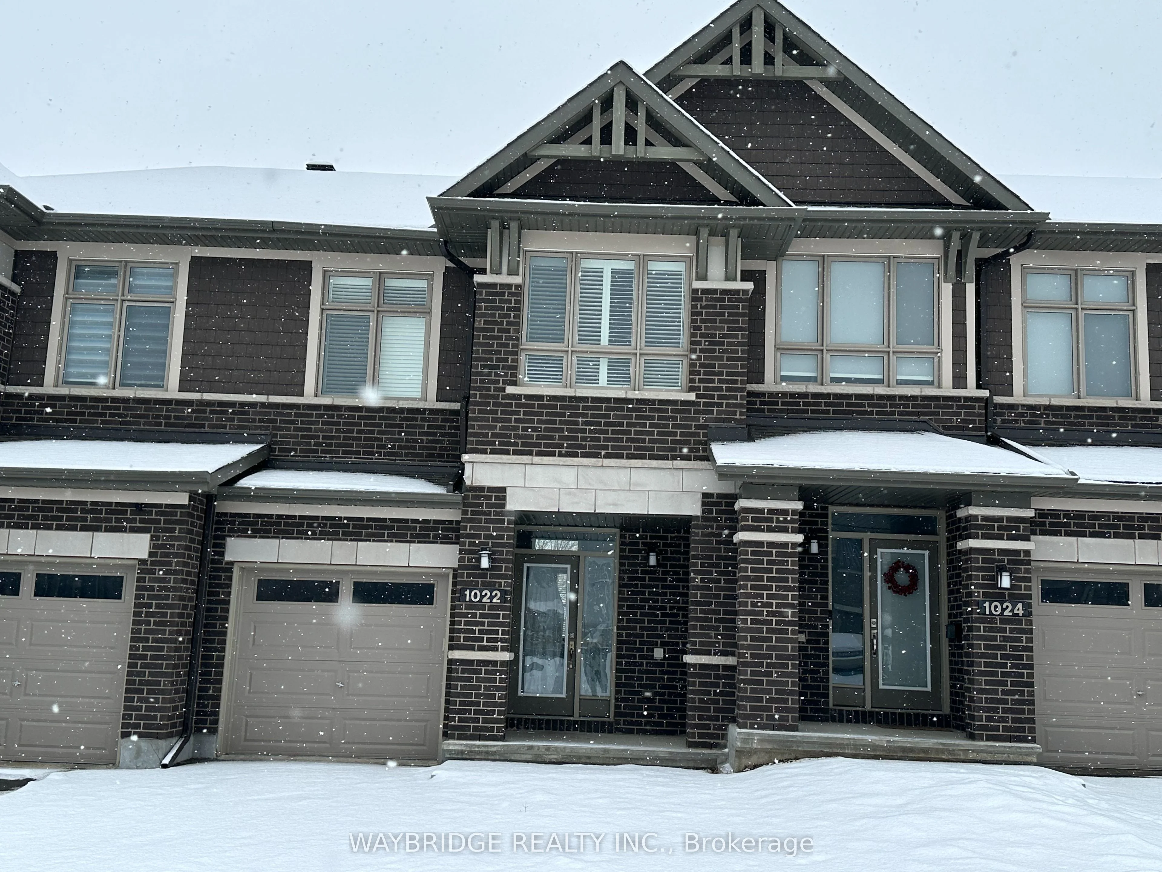 Att/Row/Townhouse in Blossom Park - Airport and Area
