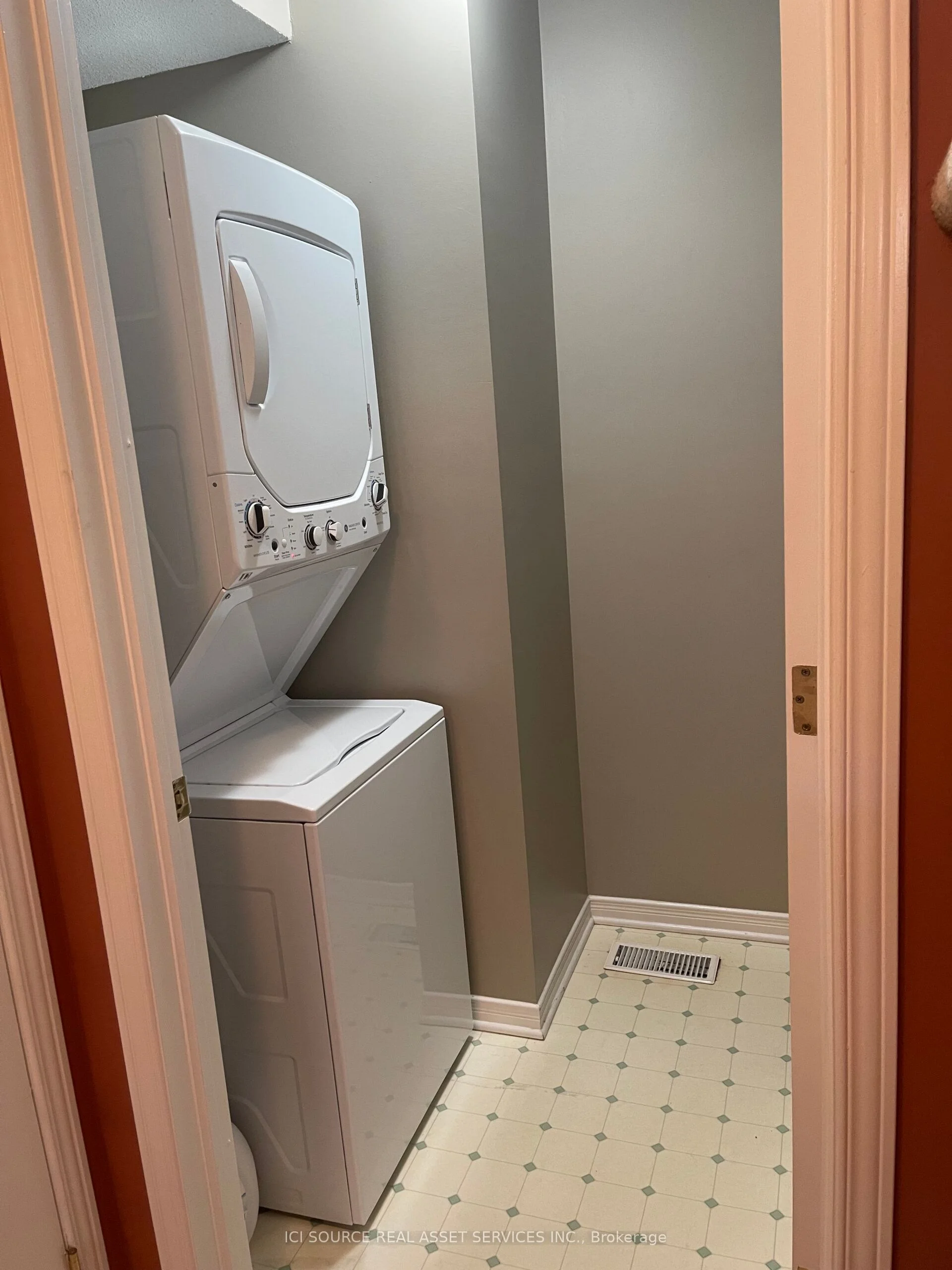 2 Thorburn Private , Lower Town - Sandy Hill, ON K1N 1G4