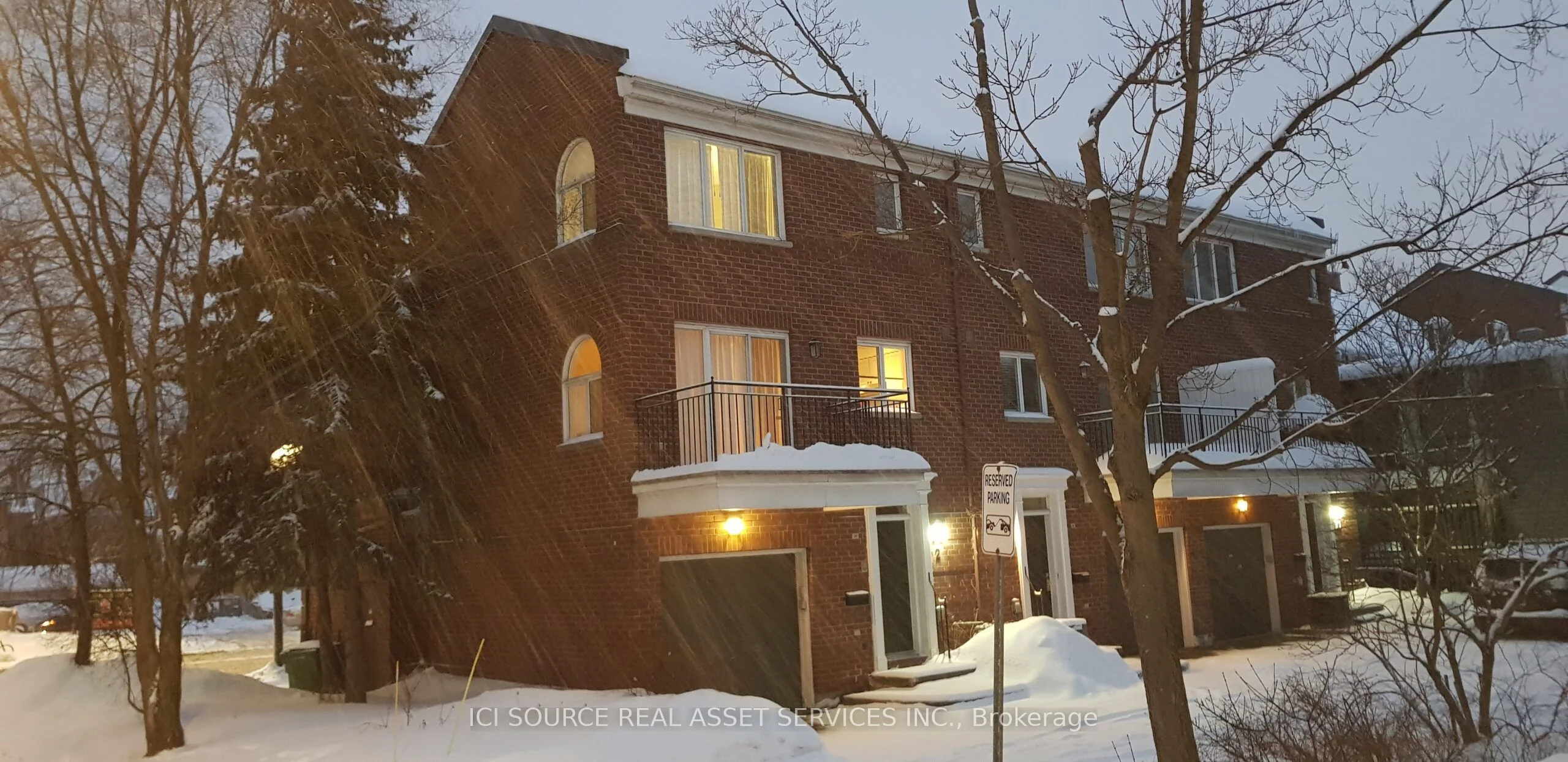 Att/Row/Townhouse in Lower Town - Sandy Hill