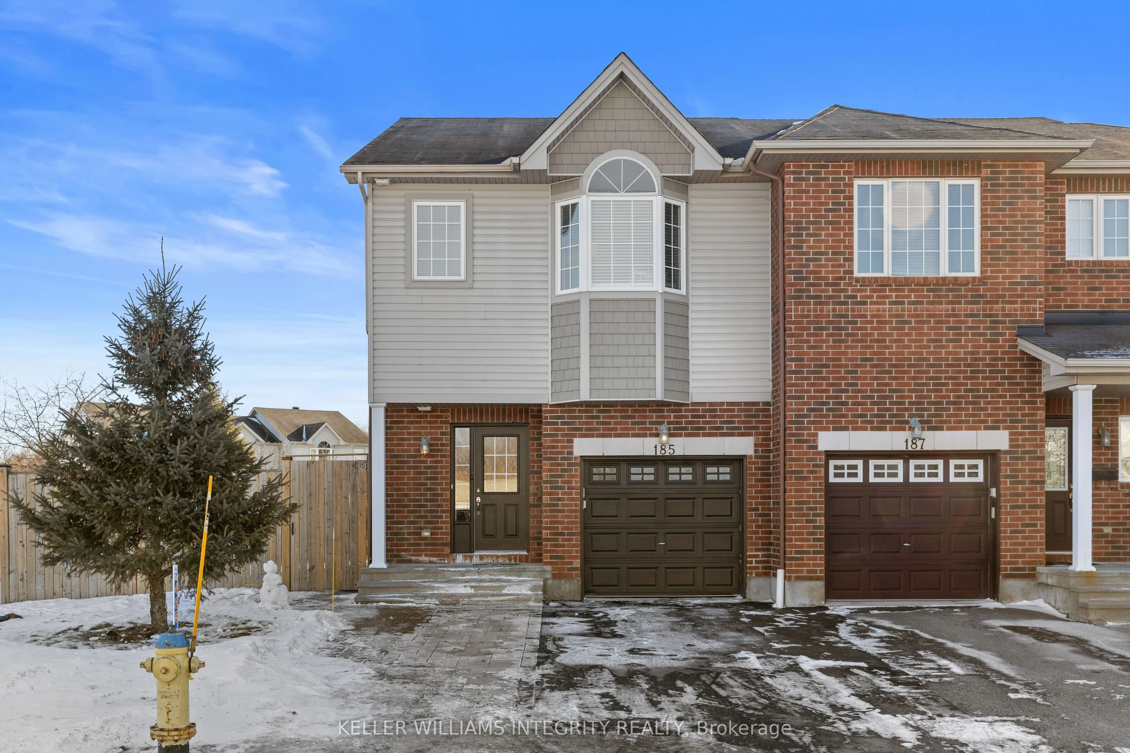 Att/Row/Townhouse in Hunt Club - South Keys and Area
