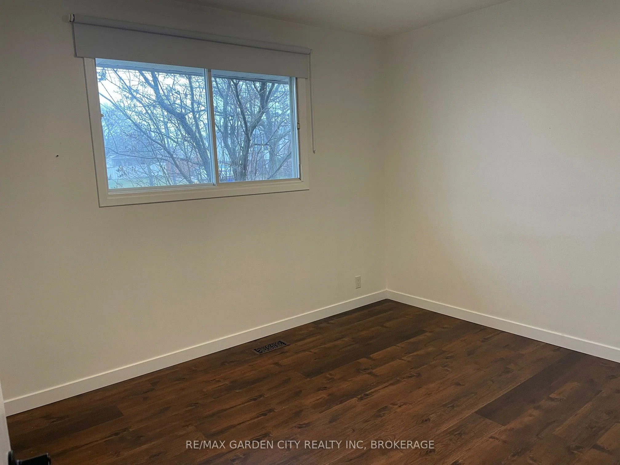 15 ALLANBURG Road S MAIN, St. Catharines, ON L2T 2R8