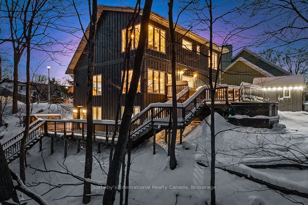 Detached in Blue Mountains