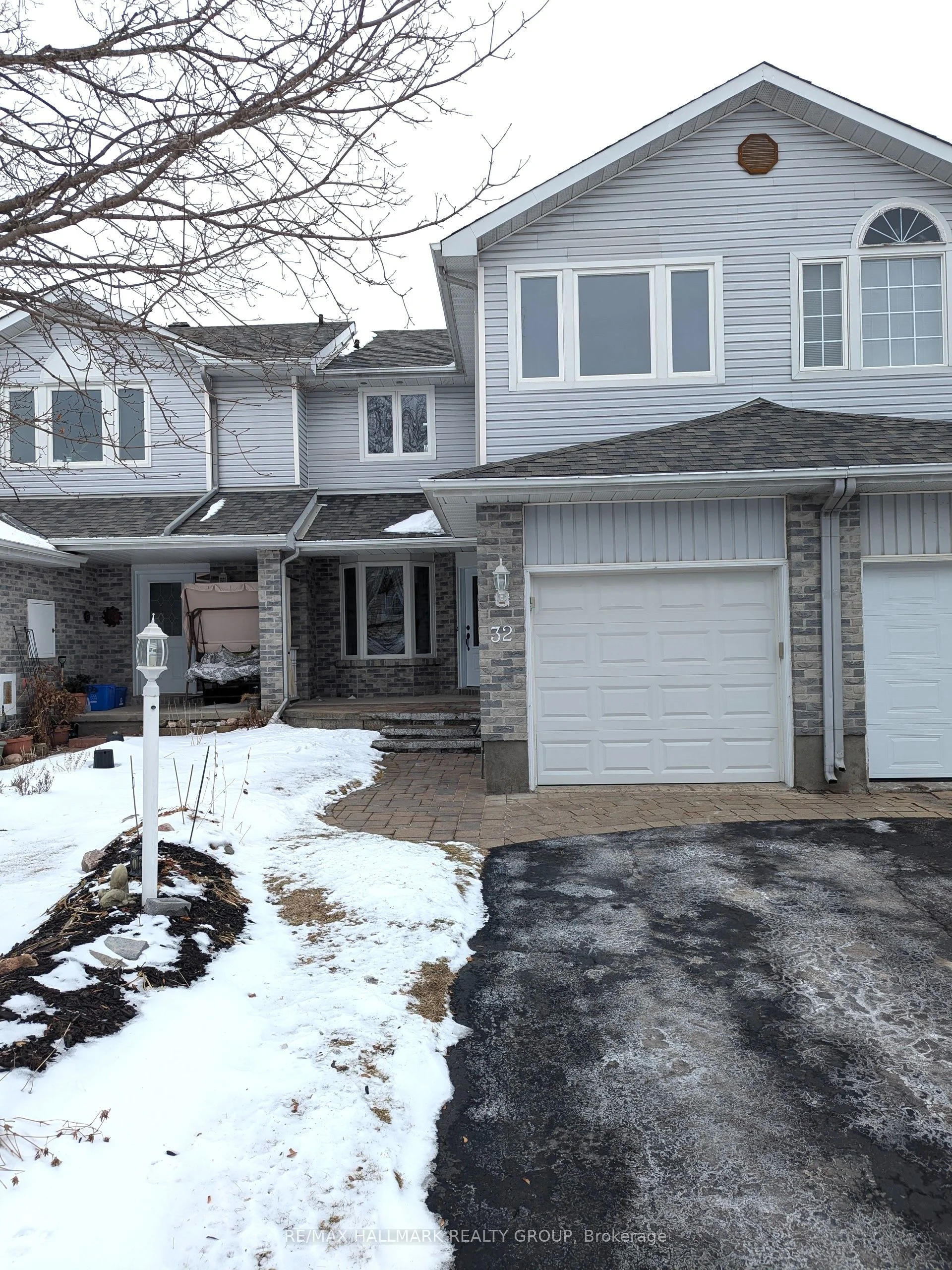 32 Whalings Circle, Stittsville - Munster - Richmond, On K2s 1s4