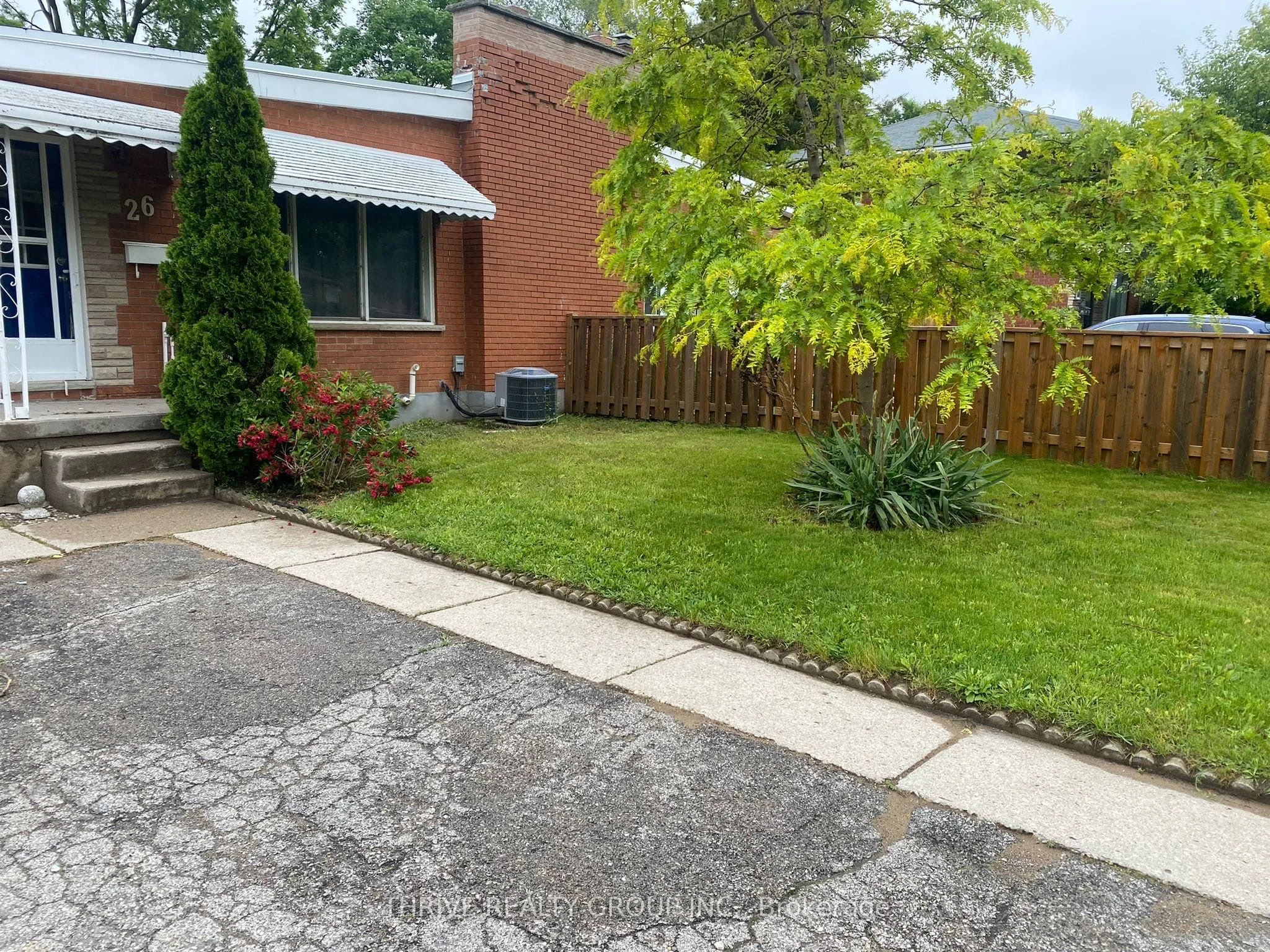 26 Hawkesbury Avenue, London East, On N5v 2k1